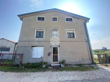 Terratetto plurifamiliare via Gardesane, Bassone, Verona