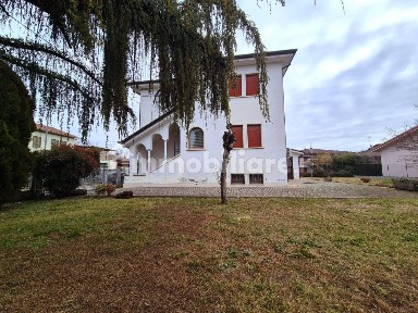 Terratetto unifamiliare via Gioacchino Rossini, Centro, Legnago