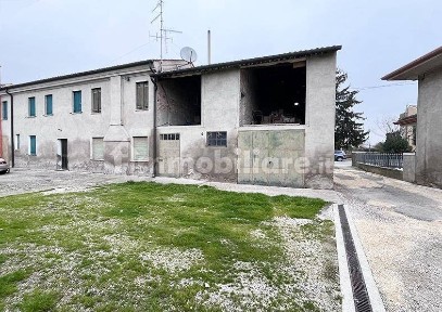 Terratetto unifamiliare 388 m², buono stato, Centro, Pressana
