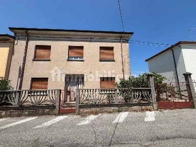 San Giovanni Lupatoto, via Giovanni Pascoli, 8
