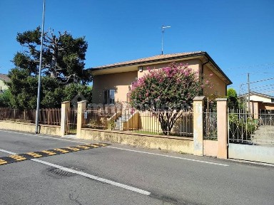 Terratetto unifamiliare 244 m², buono stato, Centro, Mozzecane