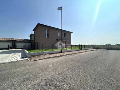 Terratetto unifamiliare 145 m², nuova, Centro, Isola della Scala