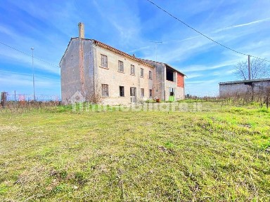 Terratetto unifamiliare 380 m², da ristrutturare, Oppeano