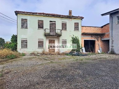 Terratetto unifamiliare 995 m², da ristrutturare, Centro, Cerea