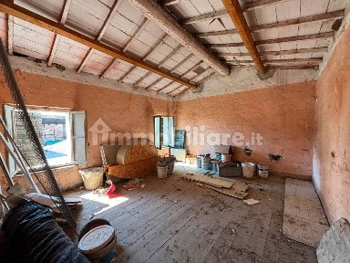 Terratetto unifamiliare 220 m², da ristrutturare, Castiglione, Verona
