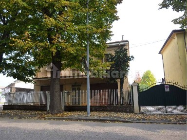 Terratetto unifamiliare 450 m², da ristrutturare, Centro, San Bonifacio
