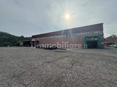 Capannone in Affitto