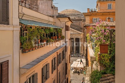 Attico piazza Rondanini, Pantheon, Roma