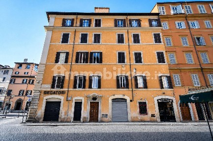 Attico piazza dei Crociferi 7, Trevi, Roma