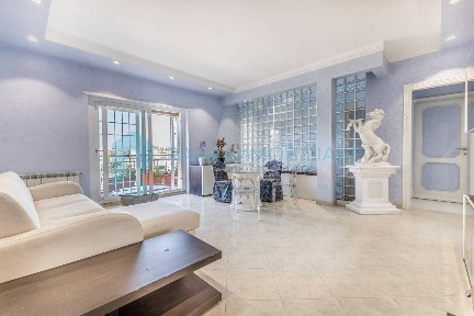 Attico buono stato, 121 m², Appio Latino, Roma