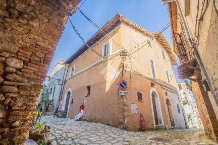 Selci, PIAZZA DEL 1 ° MILLENNIO, 4