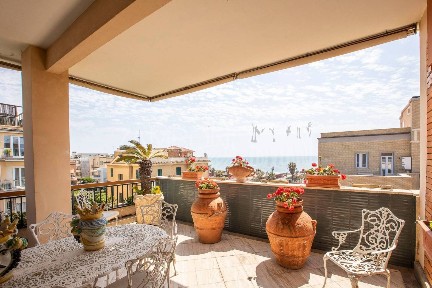 Attico viale della Pineta di Ostia, Ostia Levante, Roma