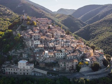 Trilocale via Ferraguti, Centro, Roccantica