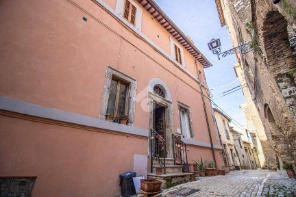 Quadrilocale via Orazio Massari 34, Centro, Casperia