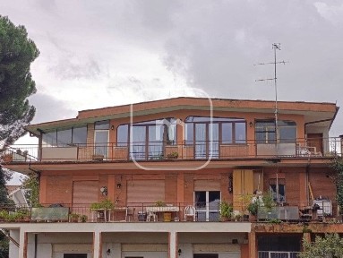 Attico via degli Astronauti, Centro, Cave