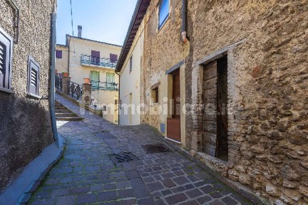 Poggio Bustone, Via Umberto I
