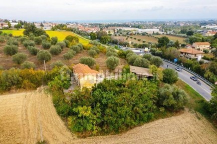 Casa colonica, da ristrutturare, 150 m², Giardino, Roseto degli Abruzzi