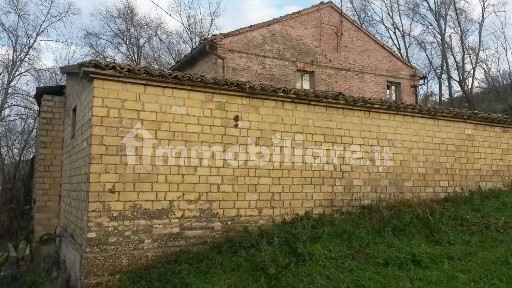 Cascina via Guazzetti, Montegranaro