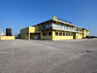 Capannone in Vendita