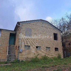 Cascina, da ristrutturare, 250 m², Monte Urano