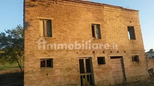 Cascina, da ristrutturare, 350 m², Fermo