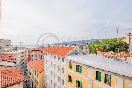 Trilocale via della Galleria 11, San Vito - Campi Elisi, Trieste