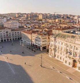Bilocale piazza di Cavana, Città Vecchia, Trieste