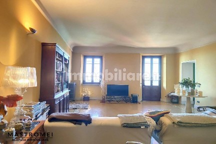 Uzzano, Str. Senza Nome, 56