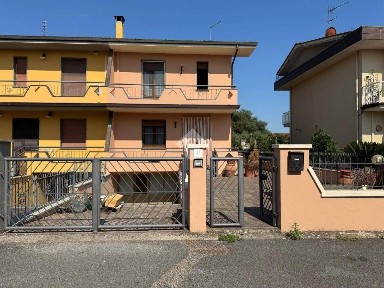 Villa bifamiliare via Villa, Ponte Buggianese