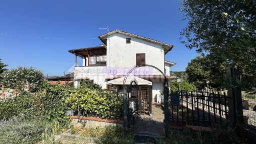 Appartamento in villa via Campore, Marliana