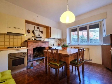 Villa plurifamiliare via Modenese 624, Le Piastre, Pistoia