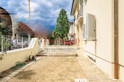 Villa bifamiliare via 27 Aprile 1859, Centro, Pescia