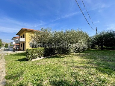Villa unifamiliare via del Fiume, Chiesina Uzzanese