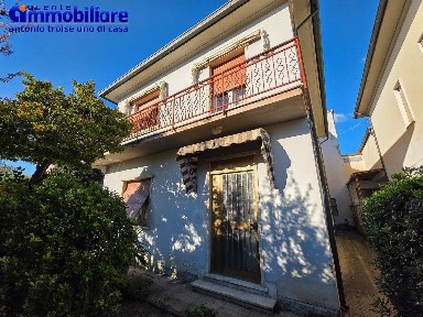 Villa plurifamiliare piazza Antonio Gramsci, Centro, Agliana