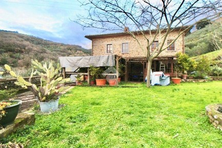 Appartamento in villa via Larciano, Larciano