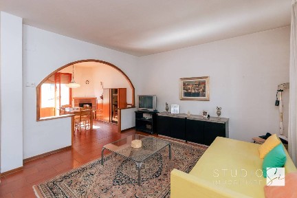Villa unifamiliare via Ugo Foscolo, Centro, Montale