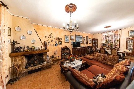 Villa bifamiliare via Leopoldo Galeotti, Centro, Pescia