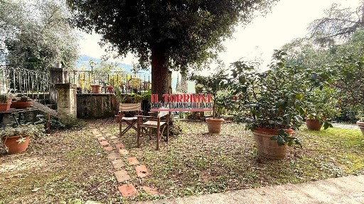 Villa bifamiliare via 8 Marzo, Collodi, Ponte all'Abate, Monte a Pescia, Pescia