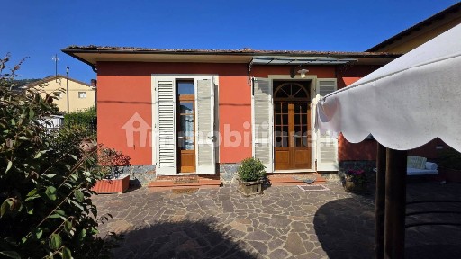 Villa unifamiliare, ottimo stato, 109 m², Centro, Pescia