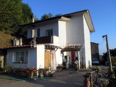 Villa unifamiliare, ottimo stato, 90 m², Castelli, Pescia Nord, Pescia