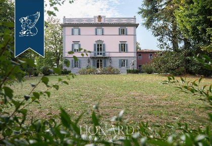 Villa unifamiliare, ottimo stato, 1388 m², Centro, Pescia