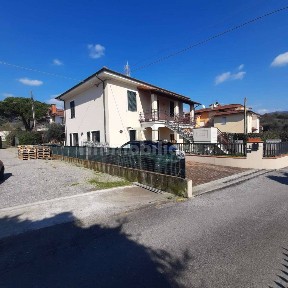 Villa bifamiliare Strada Regionale Lucchese, Centro, Pescia