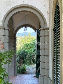 Villa unifamiliare, da ristrutturare, 662 m², Capostrada, Pistoia
