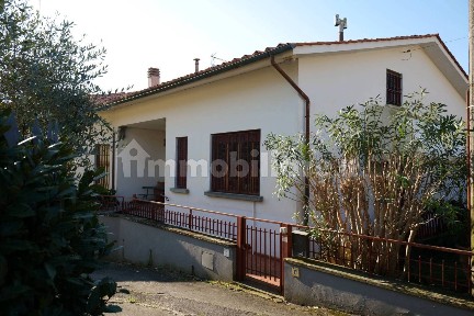 Villa unifamiliare, buono stato, 350 m², Centro, Pescia