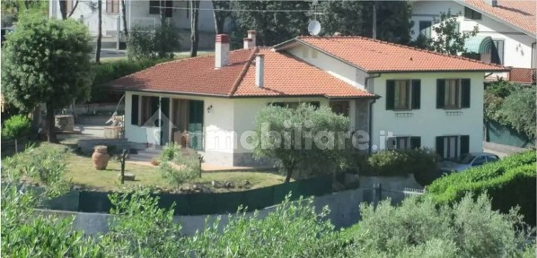 Villa unifamiliare via Lucchese, Collodi, Ponte all'Abate, Monte a Pescia, Pescia
