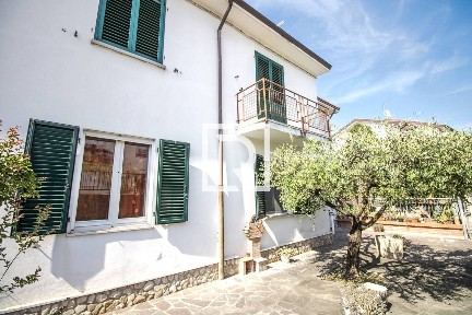 Quadrilocale via Roma 35, Centro, Borghi