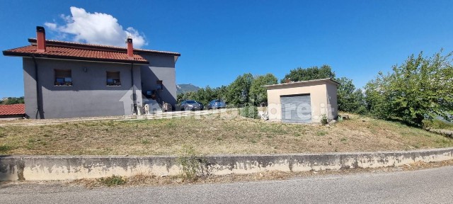 Villa unifamiliare Contrada Lozzano, Montemarano