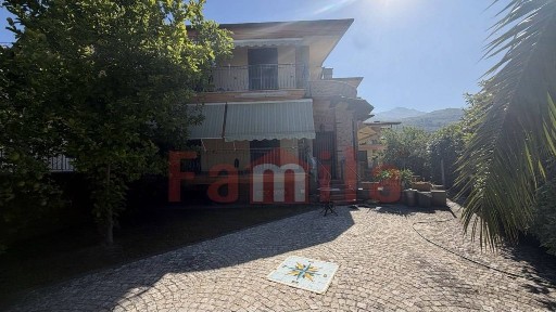 Villa bifamiliare via Maria Montessori, Mugnano del Cardinale