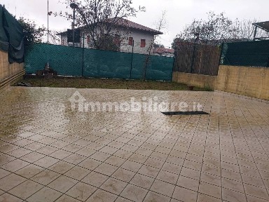 Bilocale via Fratelli Bandiera, Centro, Montelabbate