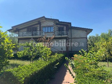 Villa unifamiliare Contrada Scrofeta, Picarelli, Rione Ferrovia, Archi, Avellino